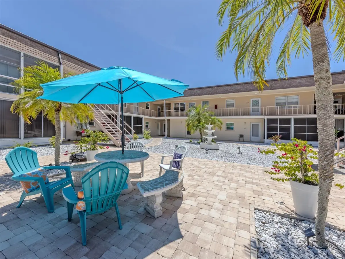 537 Manatee Ct #204, Venice, FL 34285 - #1