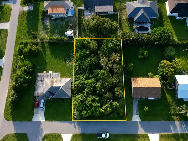 333 Skylark Lane Nw, PORT CHARLOTTE, FL 33952
