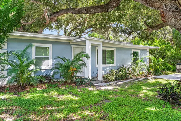 1112 Sunset Avenue, NOKOMIS, FL 34275