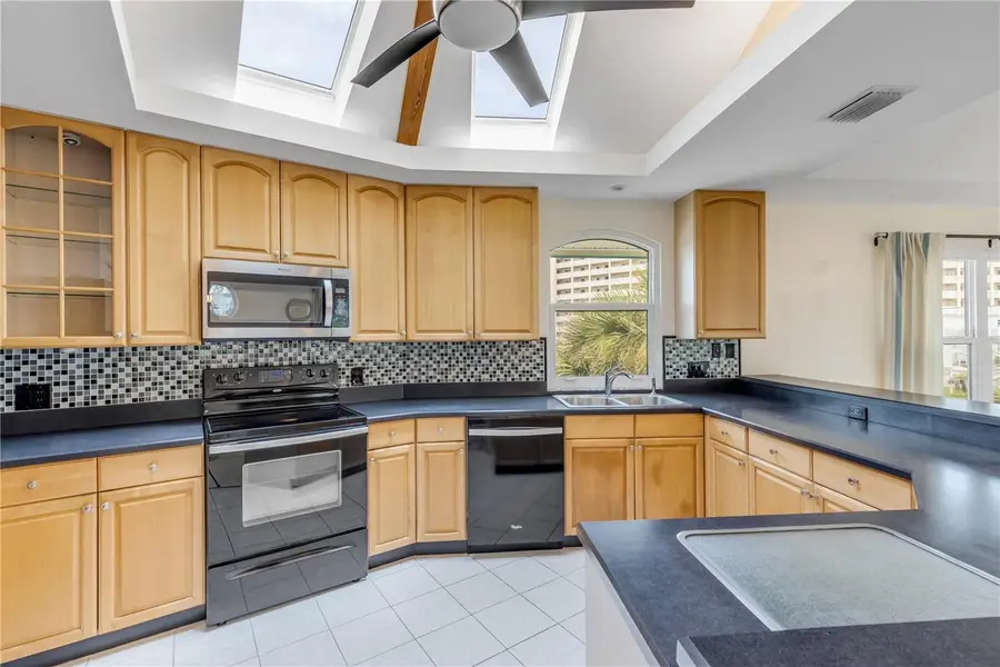 320 Due East Street, New Smyrna Beach, FL 32169 - #3