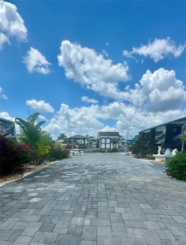 2720 St George Drive, DAVENPORT, FL 33837