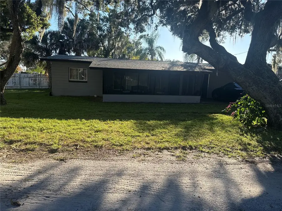 903 N Harbor Terrace, Tavares, FL 32778 - Image #2