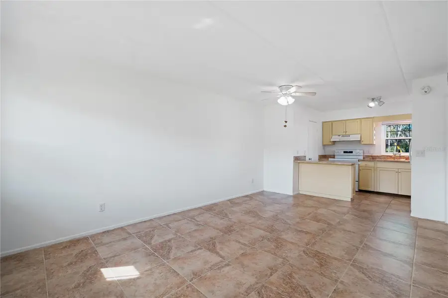 1100 E Caroline Street #104, Tavares, FL 32778 - Image #3