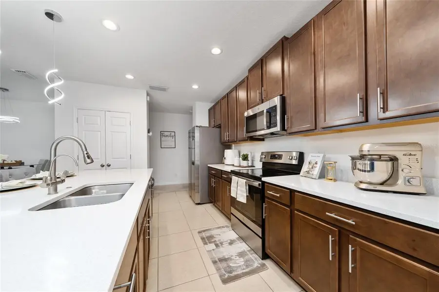 669 Jupiter Beach Road, Groveland, FL 34736 - Image #2