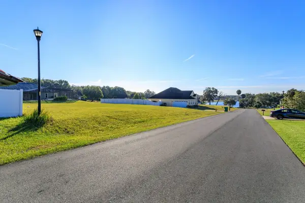 1013 Myrtle Breezes Court, FRUITLAND PARK, FL 34731