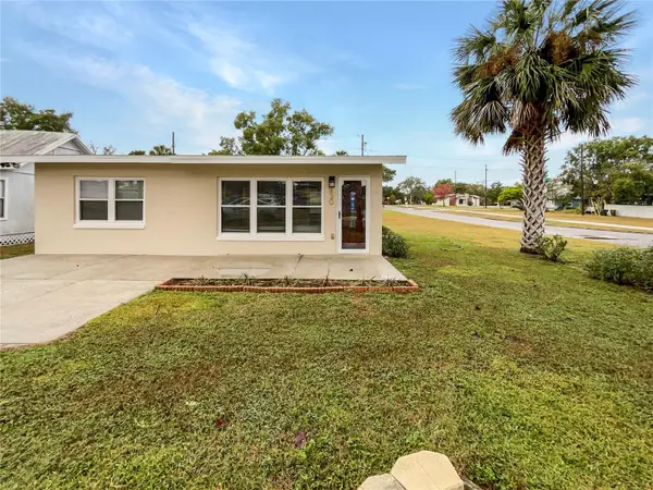 930 School Street, CLERMONT, FL 34711