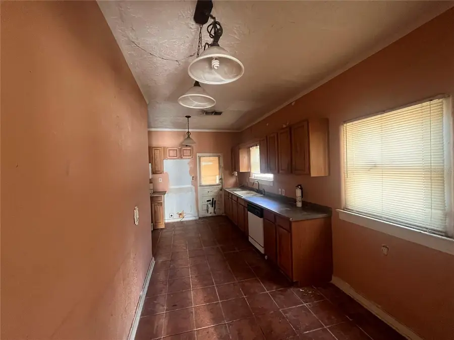 19 W Pendleton Avenue, Eustis, FL 32726 - Image #3