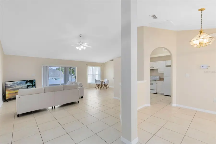 137 Country Lakes Circle, Groveland, FL 34736 - Image #2