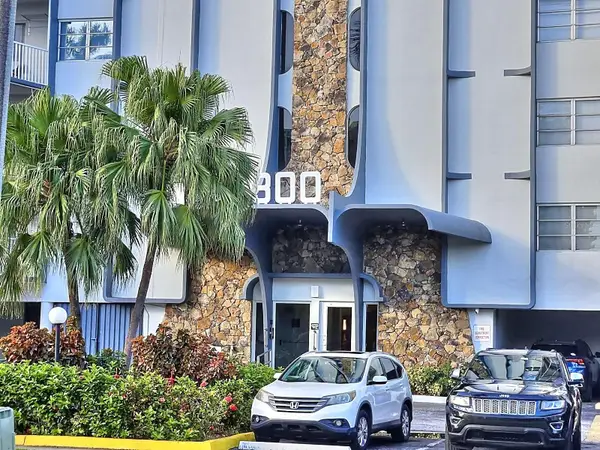 300 Diplomat Parkway #203, HALLANDALE BEACH, FL 33009