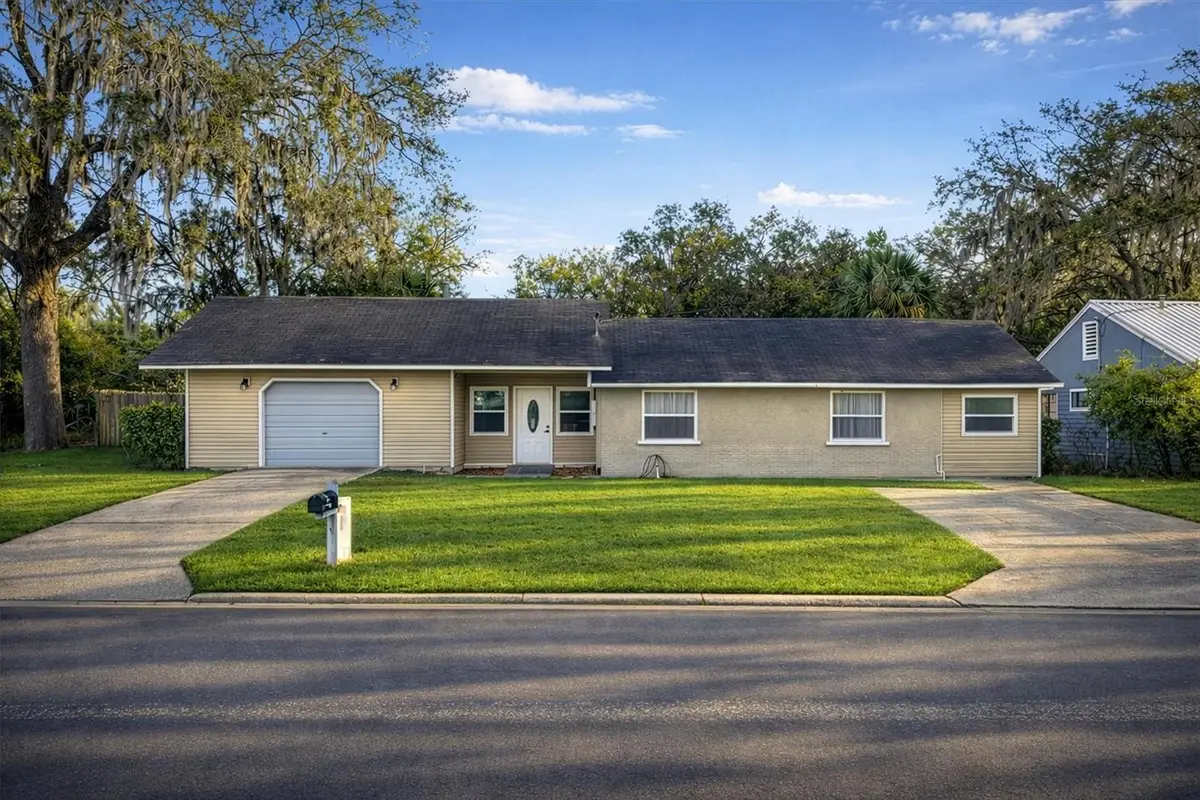 1109 E 8th Avenue, Mount Dora, FL 32757 - #1