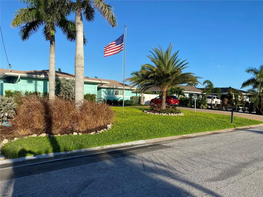 3708 Royal Palm Drive, Bradenton, FL 34210 - #2