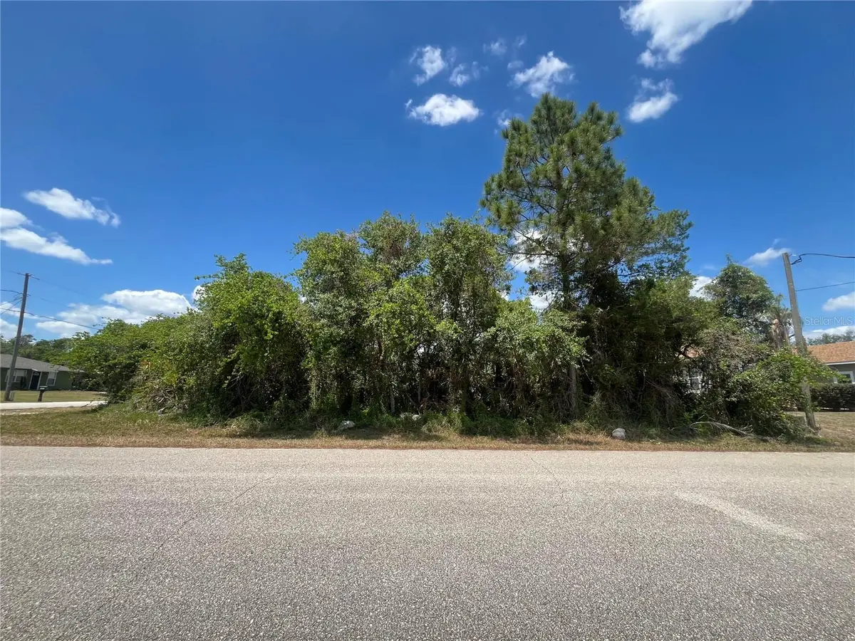 901 Replica Avenue, Sebring, FL 33872 - #1