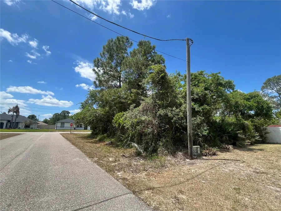 901 Replica Avenue, Sebring, FL 33872 - #2