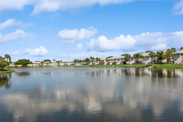 265 Seahorse Drive Se #B, ST PETERSBURG, FL 33705