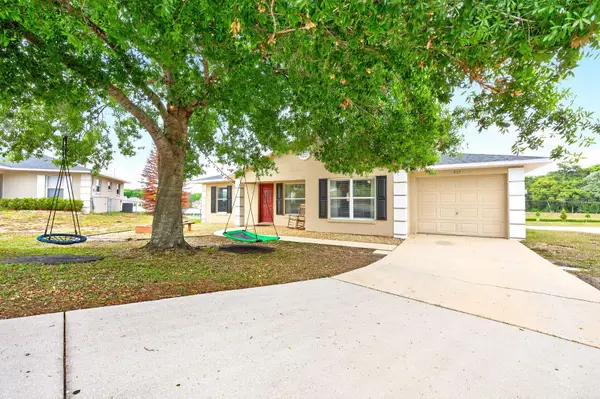 337 Windridge Place, TAVARES, FL 32778