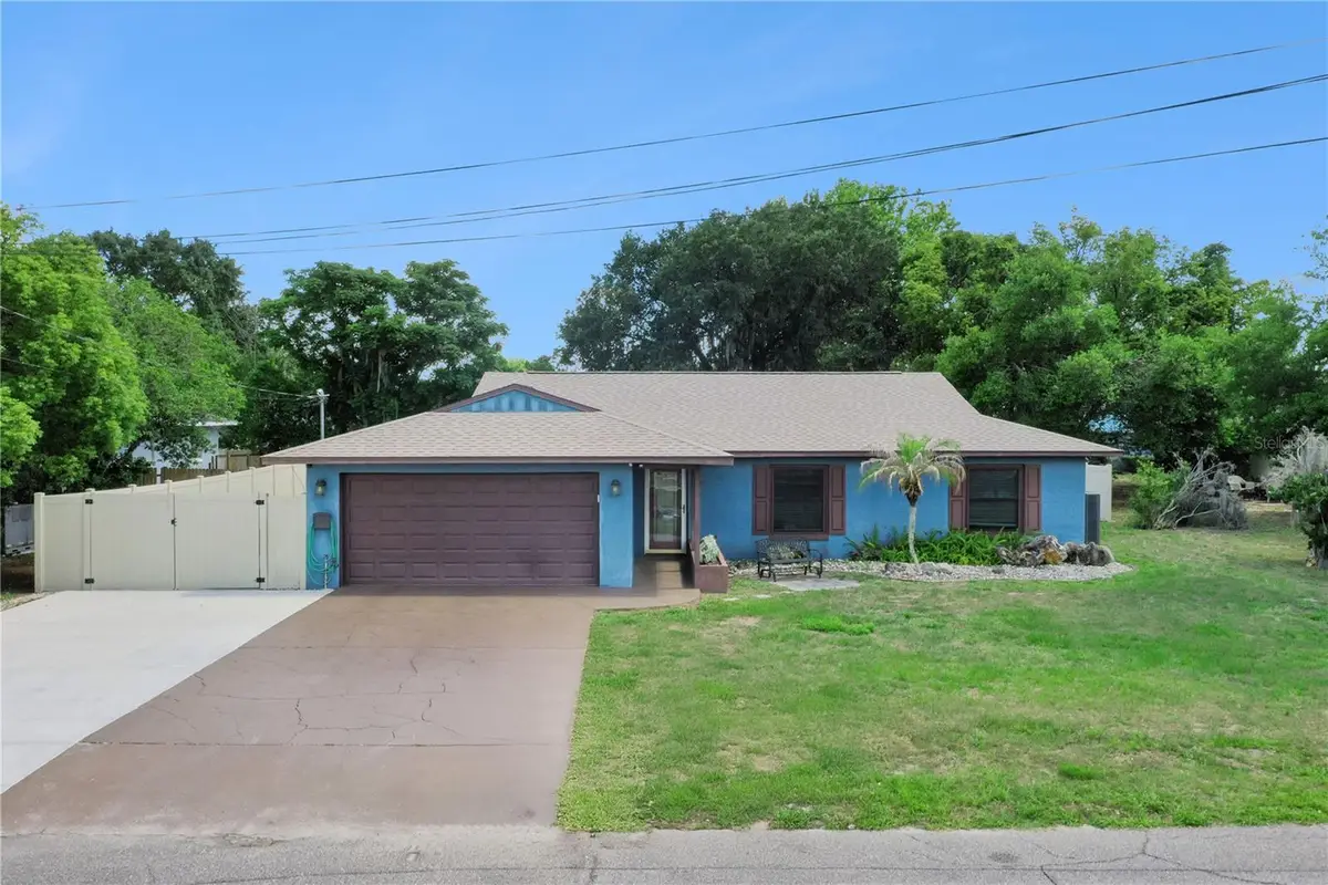 380 E Lake Street, Umatilla, FL 32784 - #1