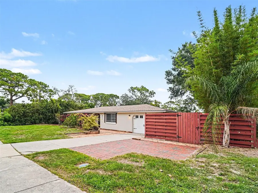 2111 Fairfield Avenue, Sarasota, FL 34232 - #2
