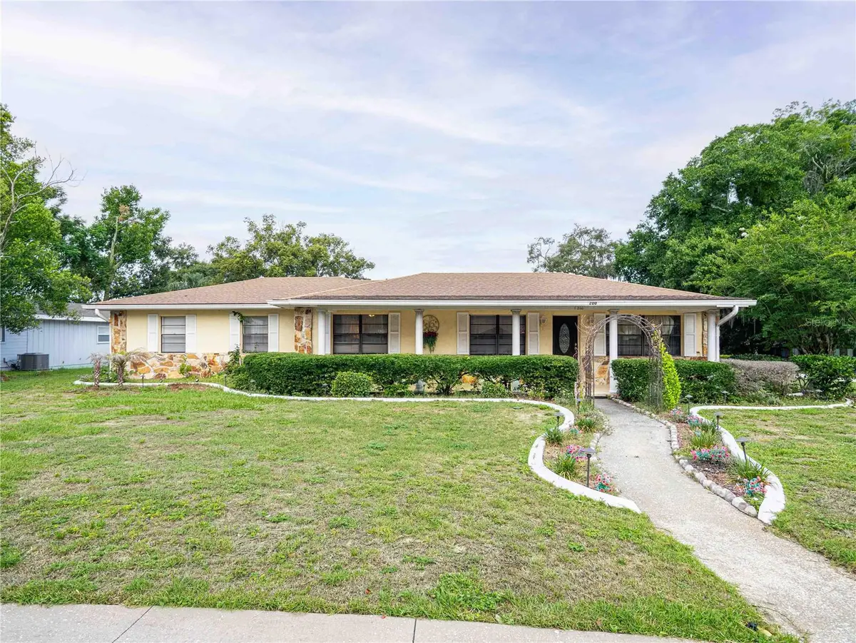 200 S Main Avenue, Minneola, FL 34715 - #1