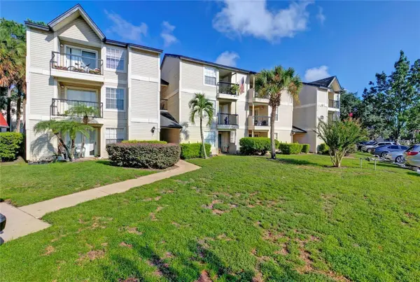 1964 Lake Atriums Circle #171, ORLANDO, FL 32839