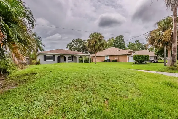 28042 Lois Drive, TAVARES, FL 32778