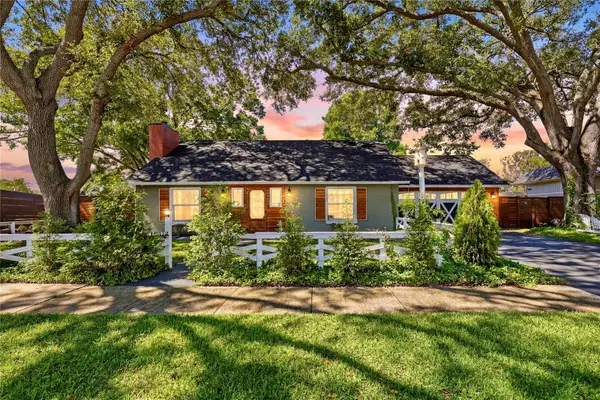 13512 Lake Magdalene Drive, TAMPA, FL 33613