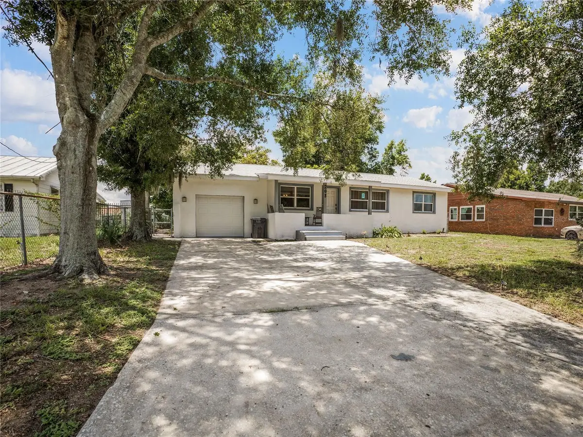 208 E Winthrop Street, Avon Park, FL 33825 - #1
