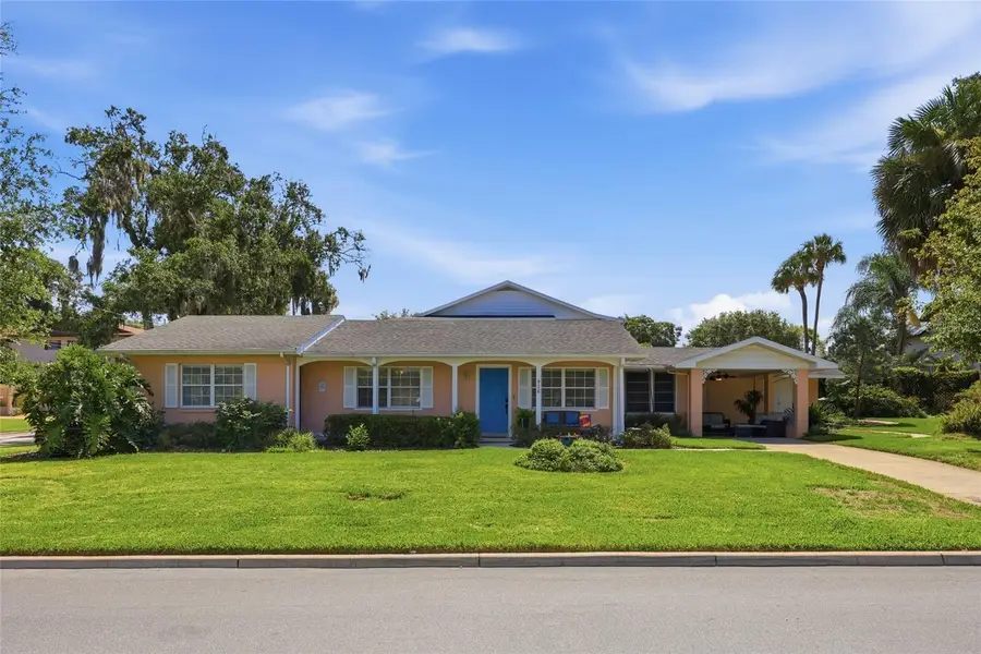 936 N Baker Street, Mount Dora, FL 32757 - #2