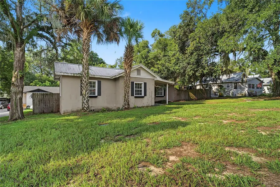 205 E Fountain Street, Fruitland Park, FL 34731 - #3