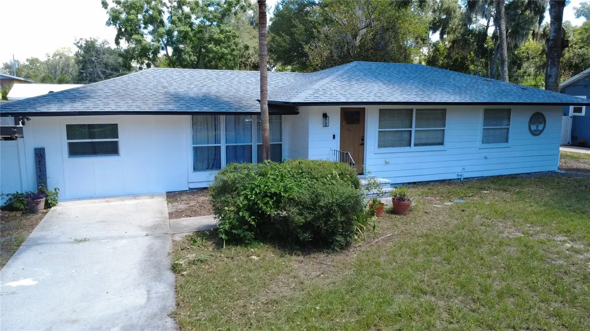 925 E 10th Avenue, Mount Dora, FL 32757 - #1