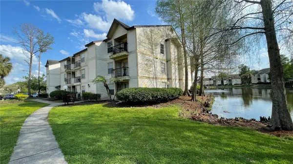 1916 Lake Atriums Circle #33, ORLANDO, FL 32839