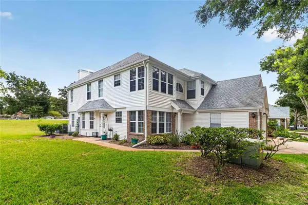 4807 Coachmans Drive #2402, ORLANDO, FL 32812