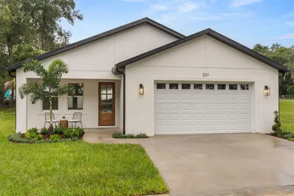 221 S Sunset Avenue, MASCOTTE, FL 34753