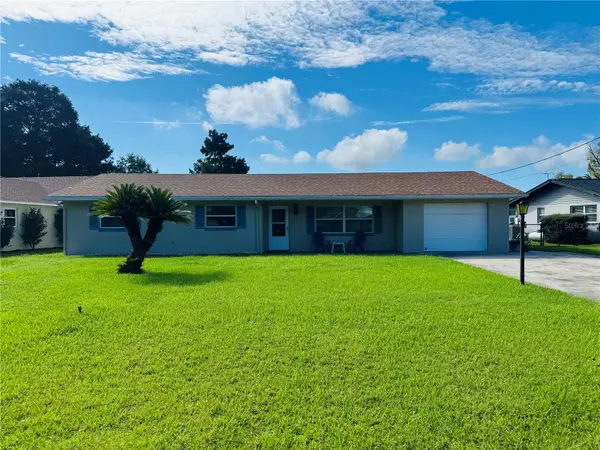 28100 Lois Drive, TAVARES, FL 32778