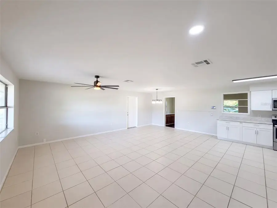 425 W Daughtery Road, Lakeland, FL 33809 - #3