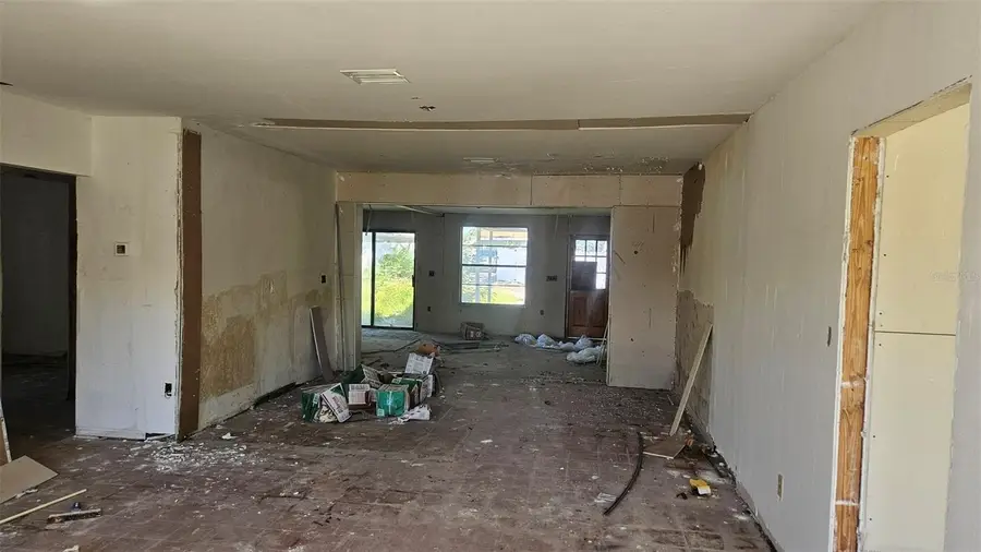 811 40th Avenue Ne, Saint Petersburg, FL 33703 - Image #2