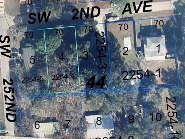 215 SW 252nd Street, NEWBERRY, FL 32669