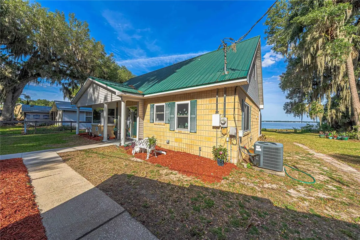 11690 SE 132nd Street Road, Ocklawaha, FL 32179 - #1