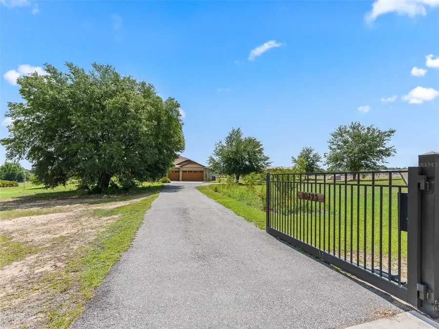 10725 SE 160th Court Road, Ocklawaha, FL 32179 - #2