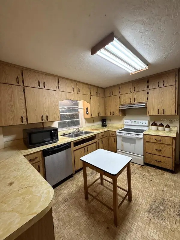 301 W Lemon Street, BOWLING GREEN, FL 33834
