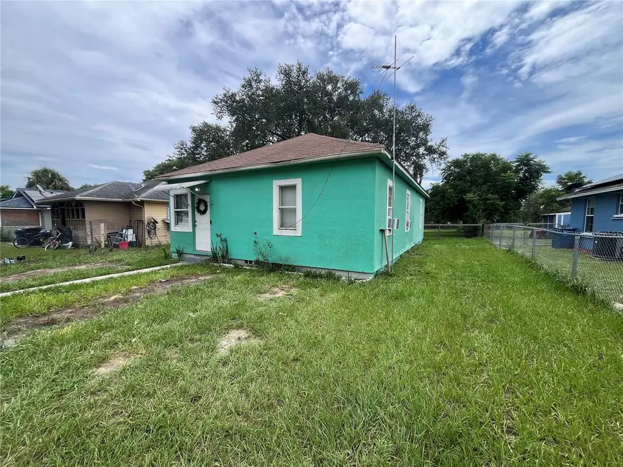 33 W Johnson Avenue, Lake Wales, FL 33853 - #2