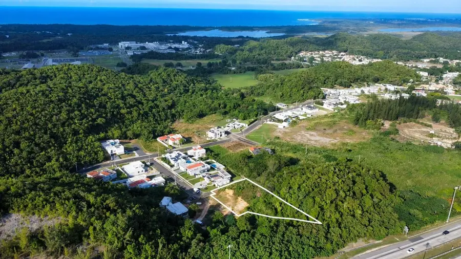 686 Urb. Reparto Rosello #67, Manati, PR 00674 - Image #3