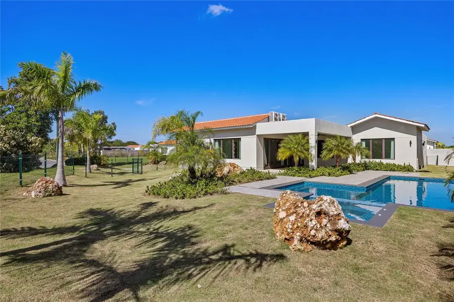 697 Camino De Las Playeras, Dorado, PR 00646 - Image #2