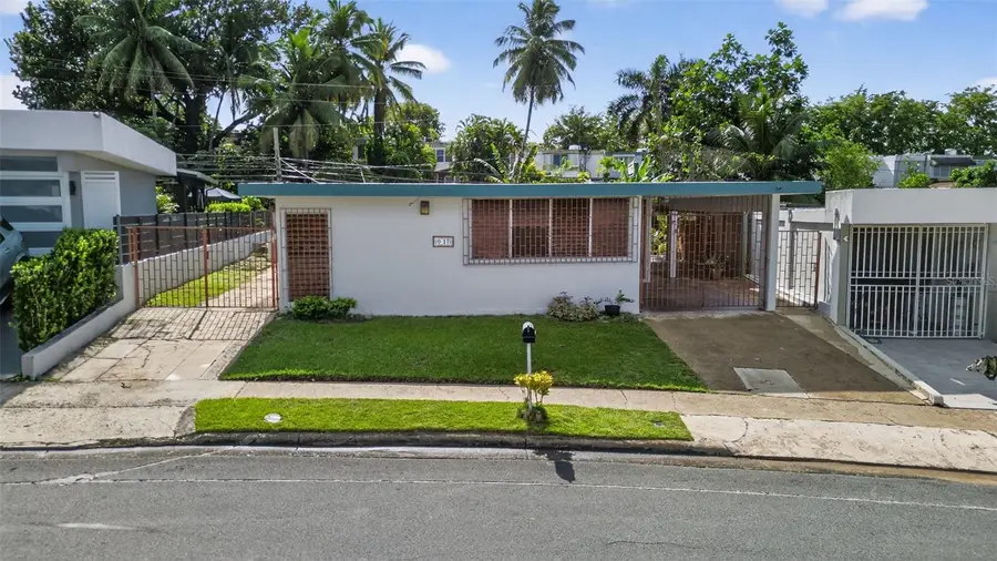 MCKINLEY  ST. Urb. Parkville #17,, Guaynabo, PR 00969 - Image #2