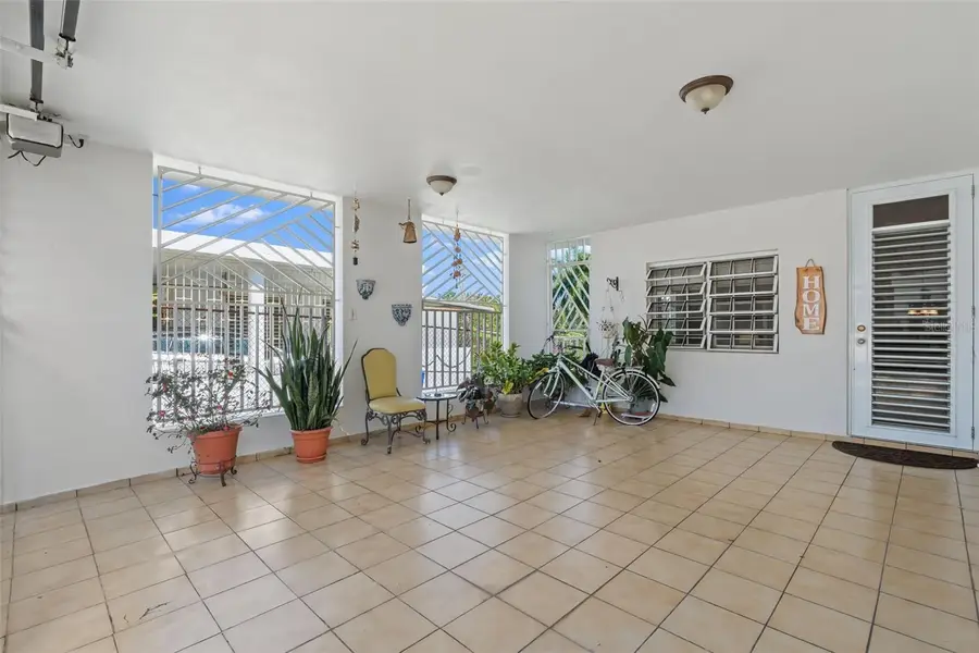 Urb El Paraiso Tamesis #1529, San Juan, PR 00926 - Image #2