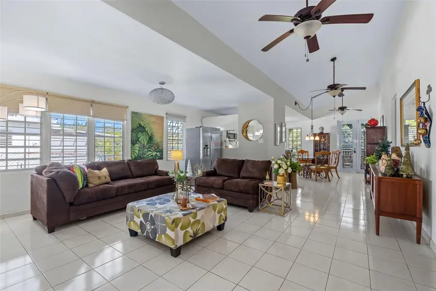 Urb El Paraiso Tamesis #1529, San Juan, PR 00926 - Image #3