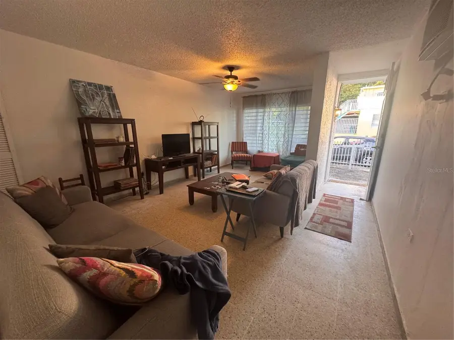 V-4 CALLE 1 Reparto Valencia, Bayamon, PR 00959 - #3