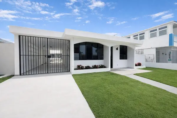 519 #8 Bloque 187, CAROLINA, PR 00985