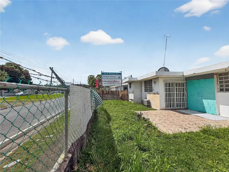 Urb. Miraflores Cll. Corona Blq 14 #05, Bayamon, PR 00956 - #2