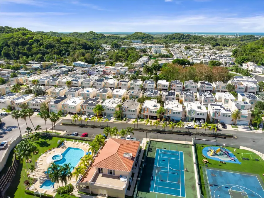 URB MIRABELLA VLG 2 Calle Nacar, Bayamon, PR 00961 - #3