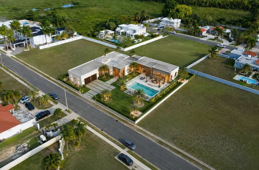 E-14 Hacienda El Molino Paseo Sevilla, Vega Alta, PR 00692 - #2